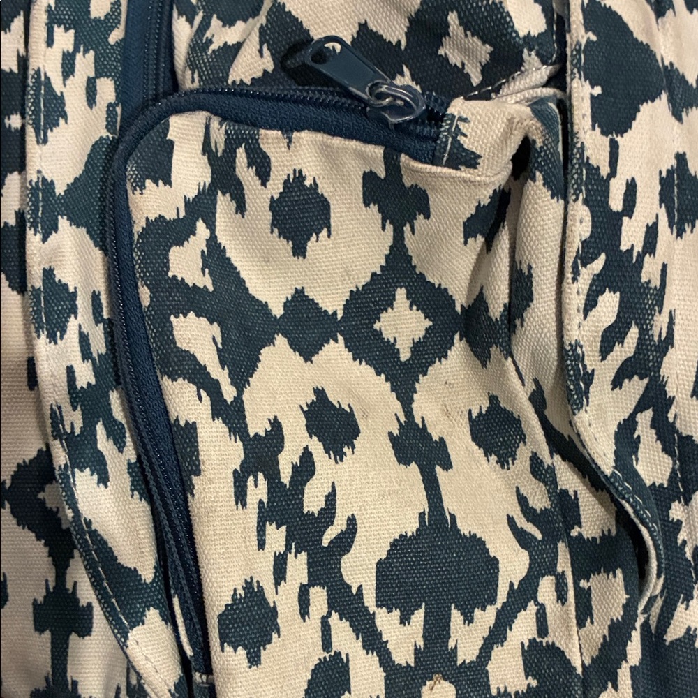 Kavu Navy and White Patterned Sling Bag - Picture 4 of 16